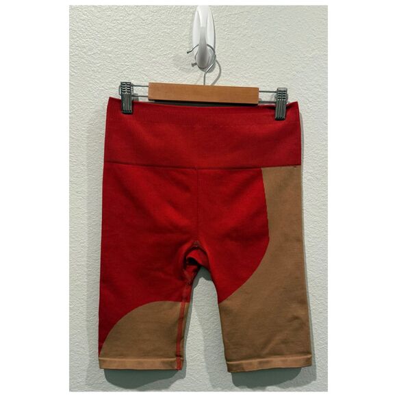 FABLETICS Seamless High-Waisted Block Short - Picture 4 of 4